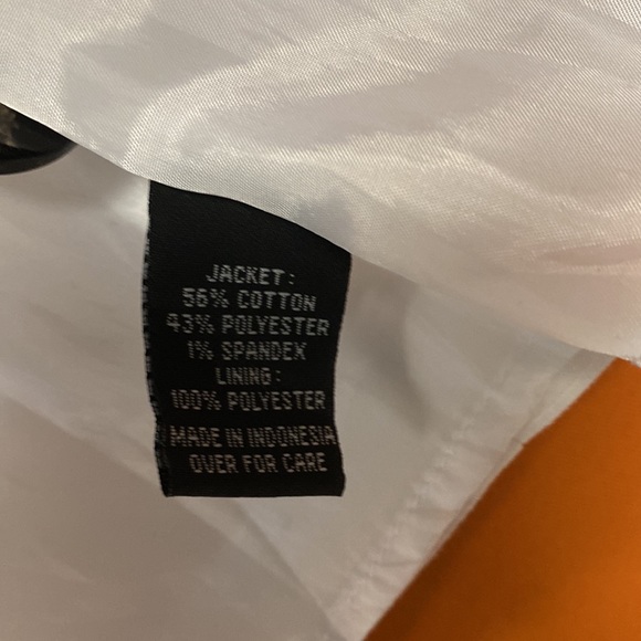 Blazer - Picture 4 of 4